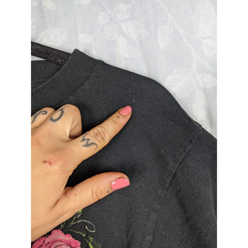 Distressed Skull / Roses T Shirt Size Small - Picture 5 of 6